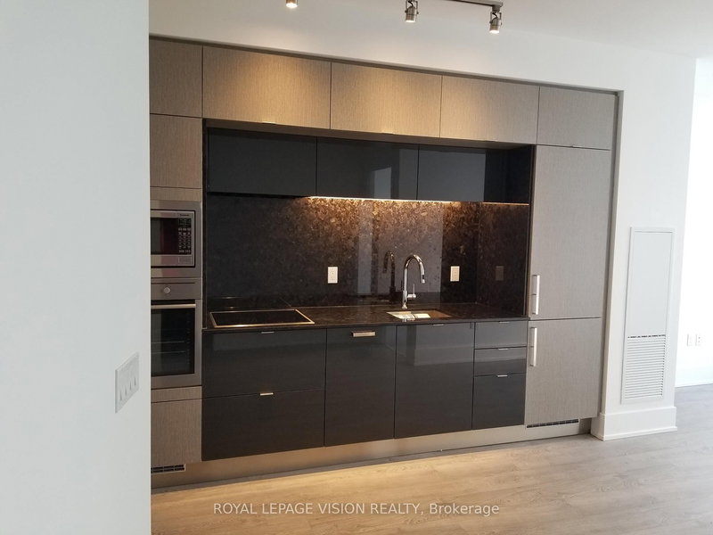 4812 - 10 York St, Toronto, M5J 2Z2 | Image 2