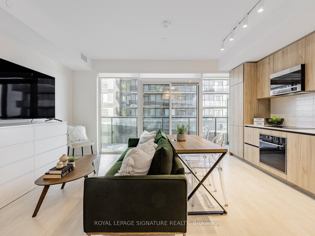 2307 - 127 Broadway Avenue