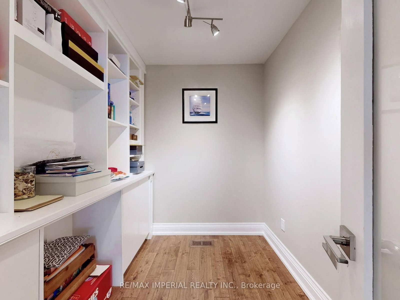 Detached House for sale at 35 Waddington Crescent, Toronto, Ontario, M2J 2Z9 - Don Valley Village - MLS: C12959430