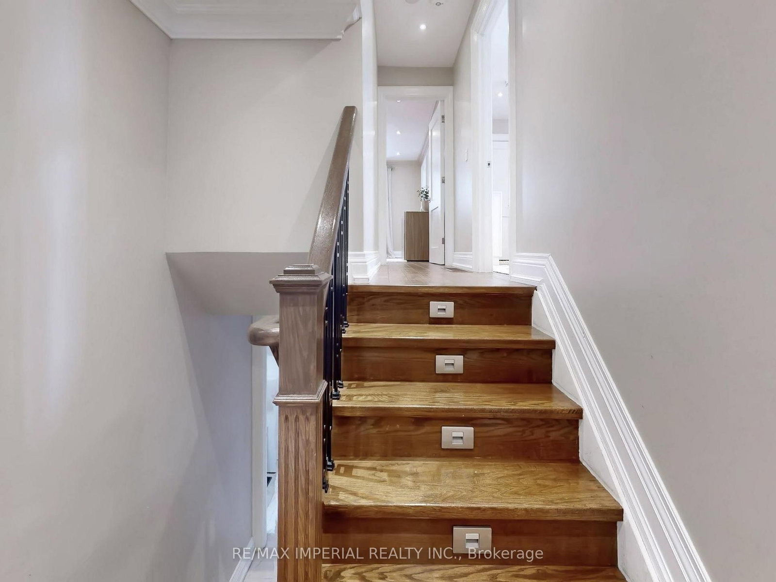 Detached House for sale at 35 Waddington Crescent, Toronto, Ontario, M2J 2Z9 - Don Valley Village - MLS: C12959430