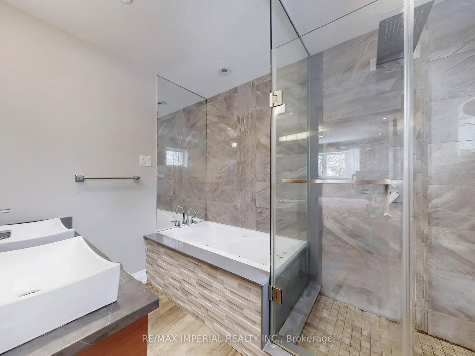 Detached House for sale at 35 Waddington Crescent, Toronto, Ontario, M2J 2Z9 - Don Valley Village - MLS: C12959430