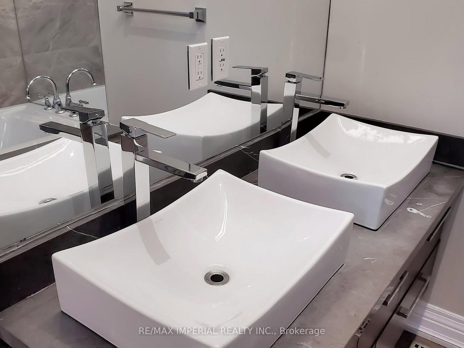 Detached House for sale at 35 Waddington Crescent, Toronto, Ontario, M2J 2Z9 - Don Valley Village - MLS: C12959430