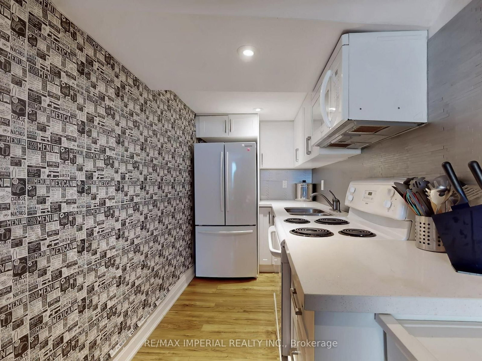 Detached House for sale at 35 Waddington Crescent, Toronto, Ontario, M2J 2Z9 - Don Valley Village - MLS: C12959430