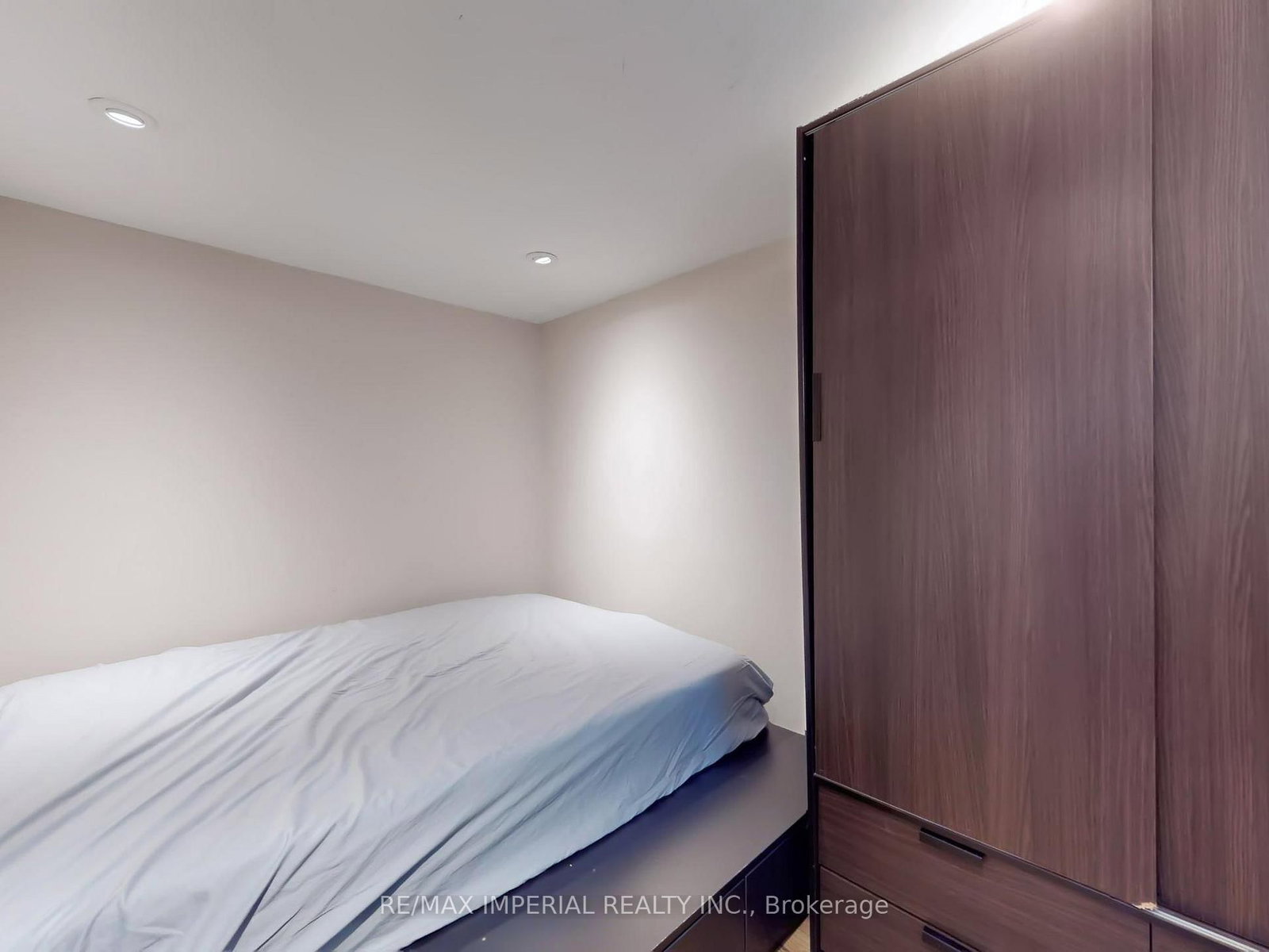 Detached House for sale at 35 Waddington Crescent, Toronto, Ontario, M2J 2Z9 - Don Valley Village - MLS: C12959430