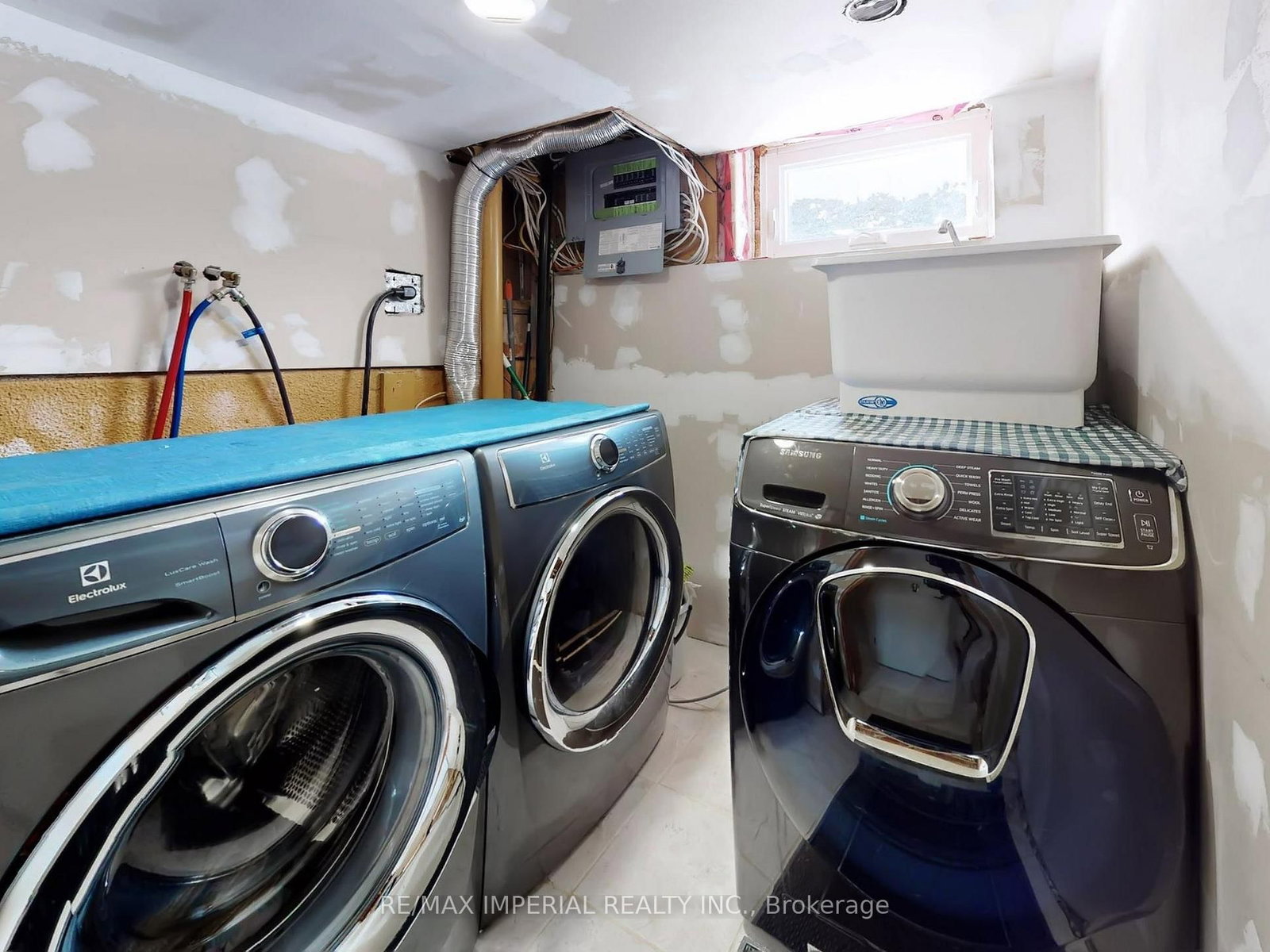 Detached House for sale at 35 Waddington Crescent, Toronto, Ontario, M2J 2Z9 - Don Valley Village - MLS: C12959430