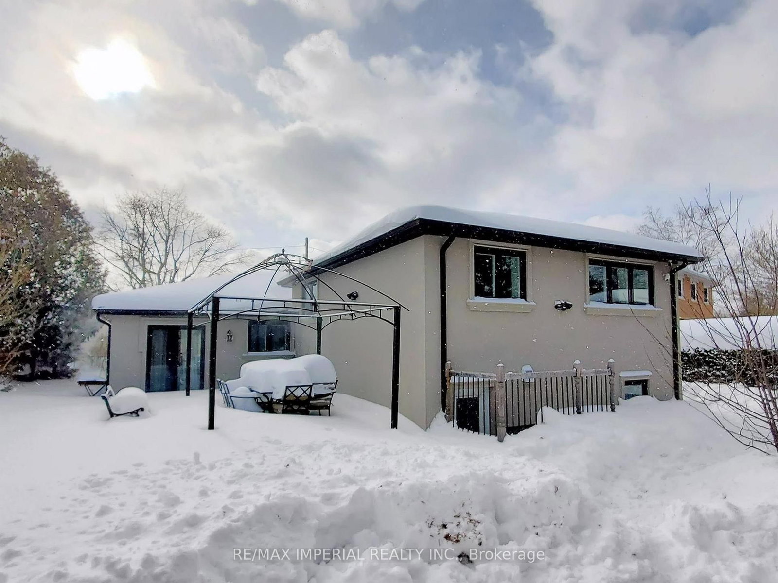 Detached House for sale at 35 Waddington Crescent, Toronto, Ontario, M2J 2Z9 - Don Valley Village - MLS: C12959430