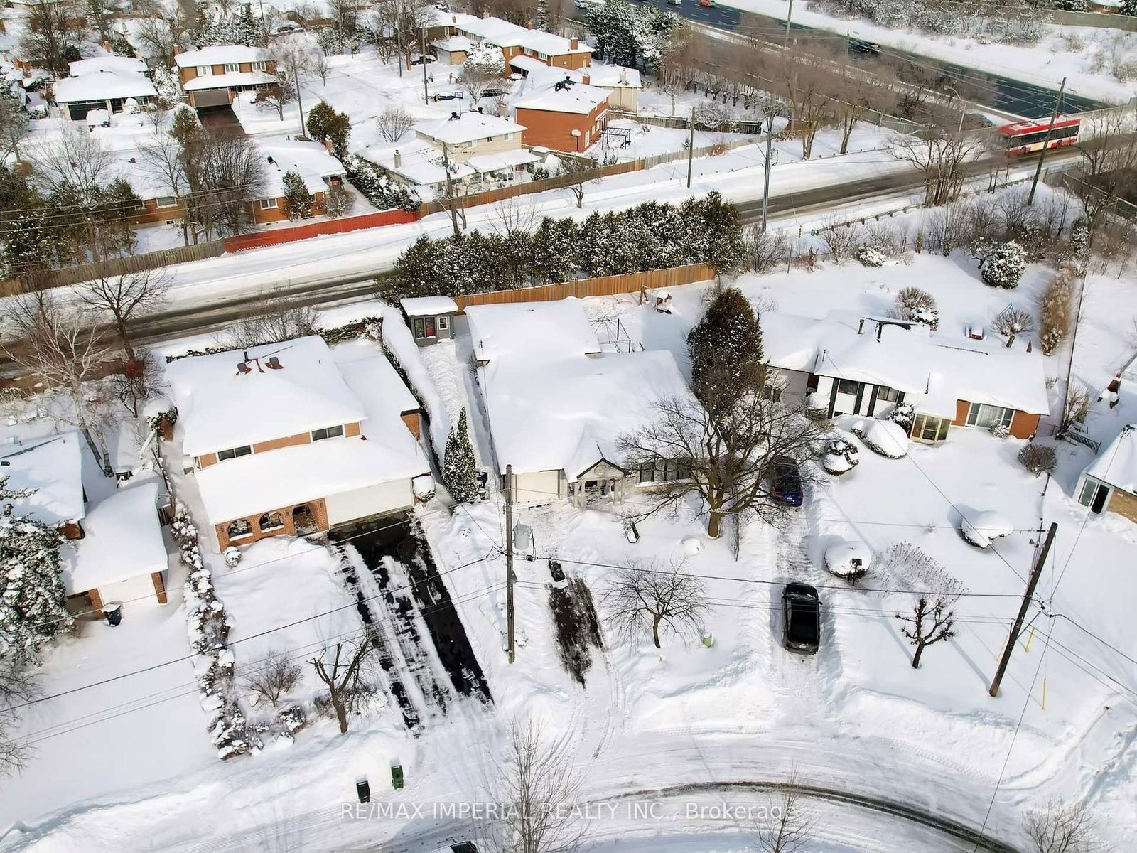 Detached House for sale at 35 Waddington Crescent, Toronto, Ontario, M2J 2Z9 - Don Valley Village - MLS: C12959430