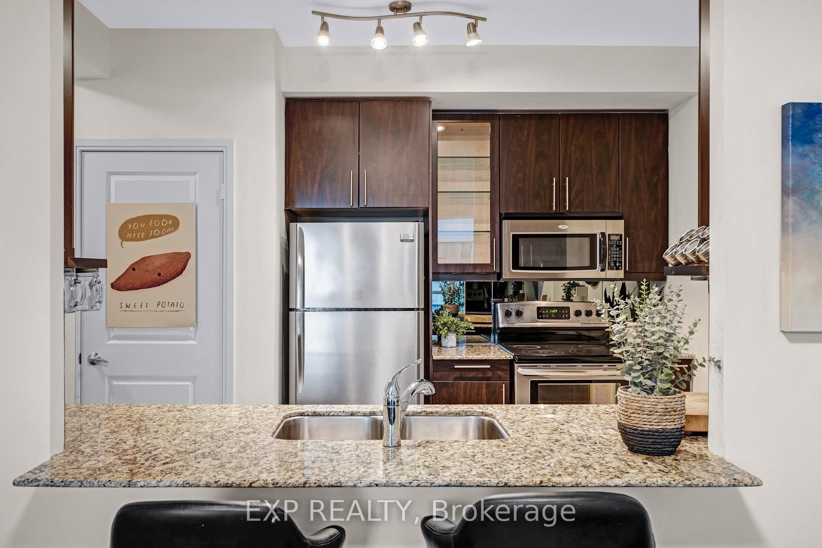 Condo for sale at 1102-88 Broadway Avenue, Toronto, Ontario, M4P 1T4 - Mount Pleasant West - MLS: C12959512