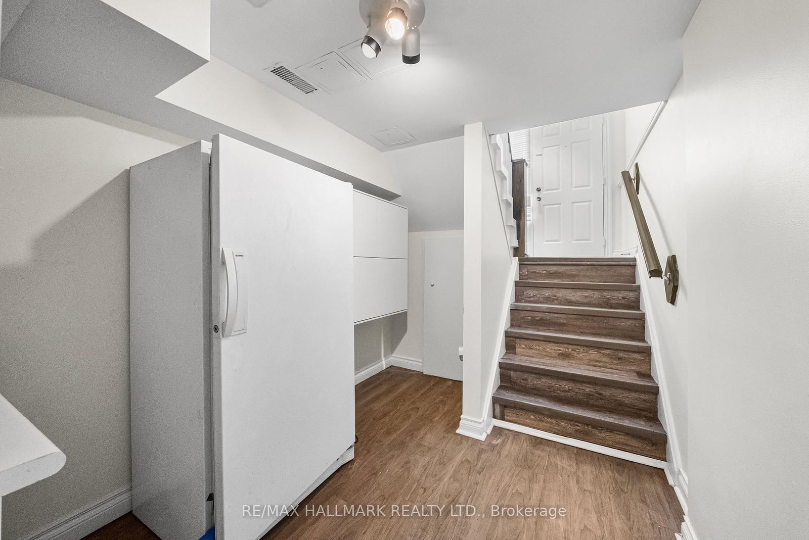 Townhouse for sale at 11 Tangle Briar Way, Toronto, Ontario, M2J 2M5 - Bayview Village - MLS: C12959602