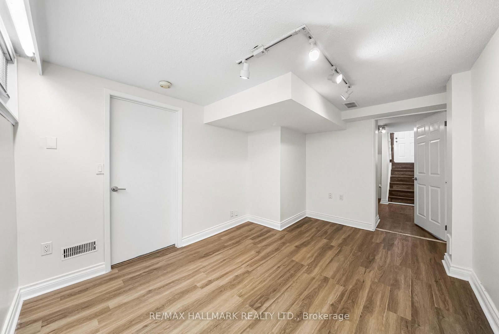 Townhouse for sale at 11 Tangle Briar Way, Toronto, Ontario, M2J 2M5 - Bayview Village - MLS: C12959602