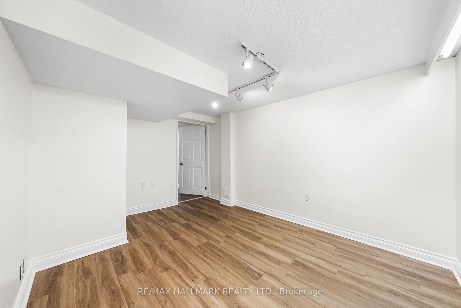 Townhouse for sale at 11 Tangle Briar Way, Toronto, Ontario, M2J 2M5 - Bayview Village - MLS: C12959602