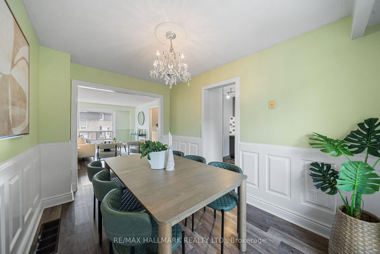 Townhouse for sale at 11 Tangle Briar Way, Toronto, Ontario, M2J 2M5 - Bayview Village - MLS: C12959602