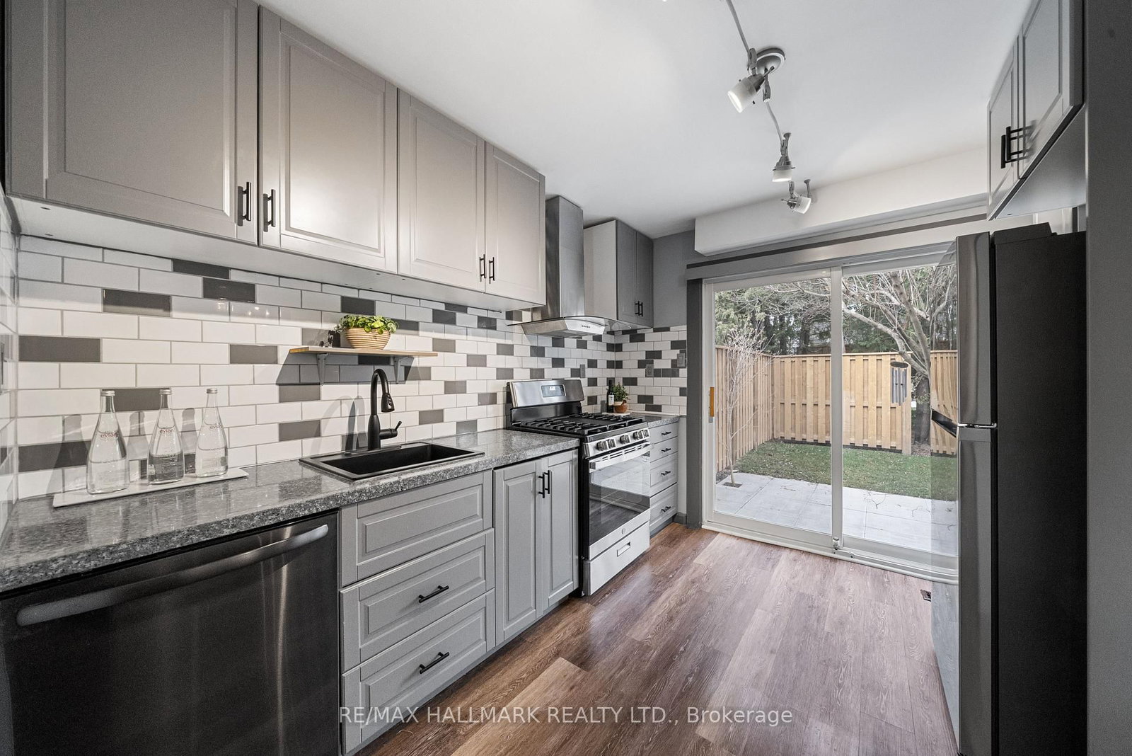 Townhouse for sale at 11 Tangle Briar Way, Toronto, Ontario, M2J 2M5 - Bayview Village - MLS: C12959602