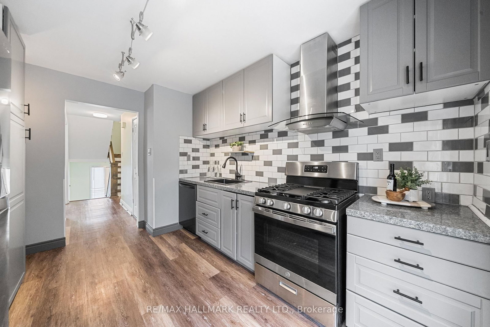 Townhouse for sale at 11 Tangle Briar Way, Toronto, Ontario, M2J 2M5 - Bayview Village - MLS: C12959602