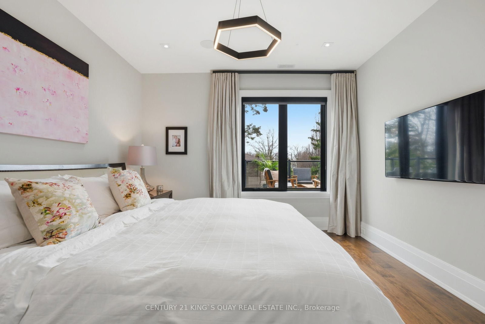 Detached House for sale at 33 Nesbitt Drive, Toronto, Ontario, M4W 2G2 - Leaside - MLS: C12960034