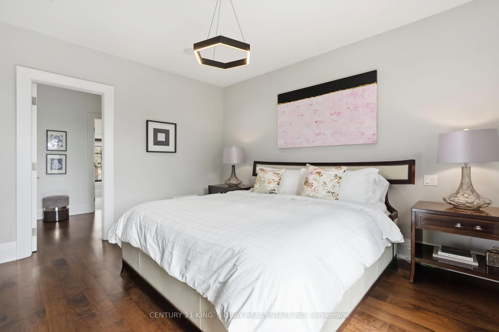 Detached House for sale at 33 Nesbitt Drive, Toronto, Ontario, M4W 2G2 - Leaside - MLS: C12960034