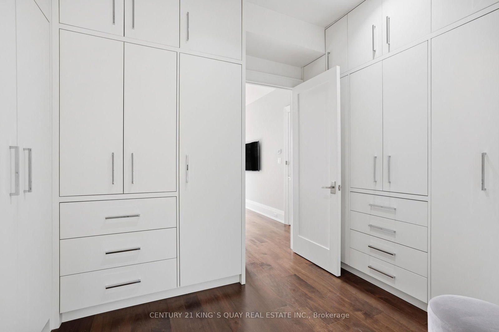 Detached House for sale at 33 Nesbitt Drive, Toronto, Ontario, M4W 2G2 - Leaside - MLS: C12960034