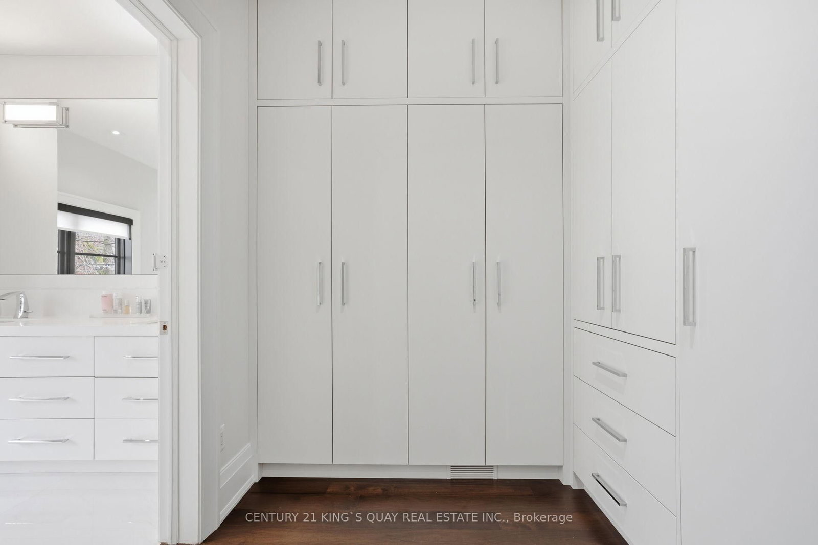 Detached House for sale at 33 Nesbitt Drive, Toronto, Ontario, M4W 2G2 - Leaside - MLS: C12960034