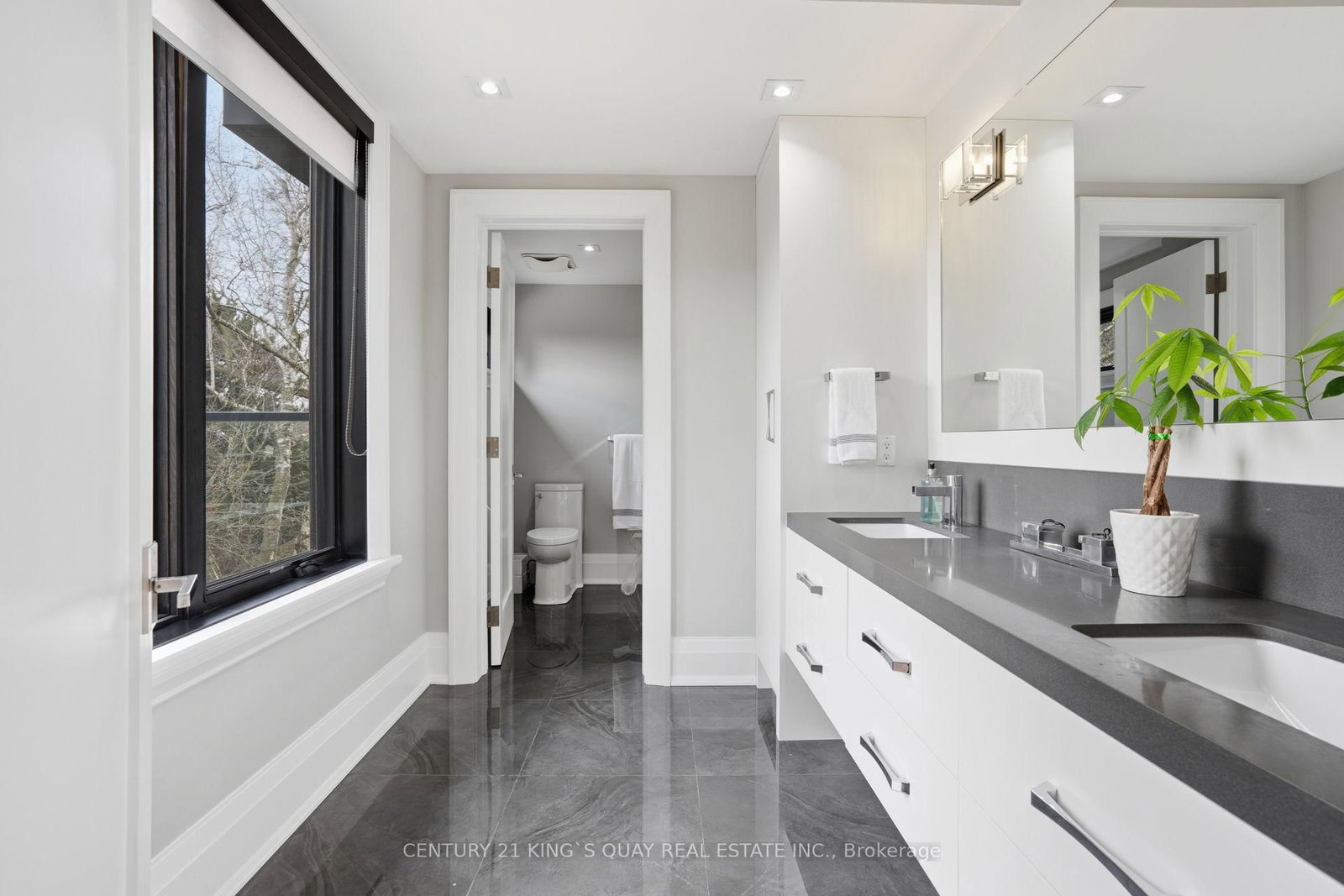 Detached House for sale at 33 Nesbitt Drive, Toronto, Ontario, M4W 2G2 - Leaside - MLS: C12960034