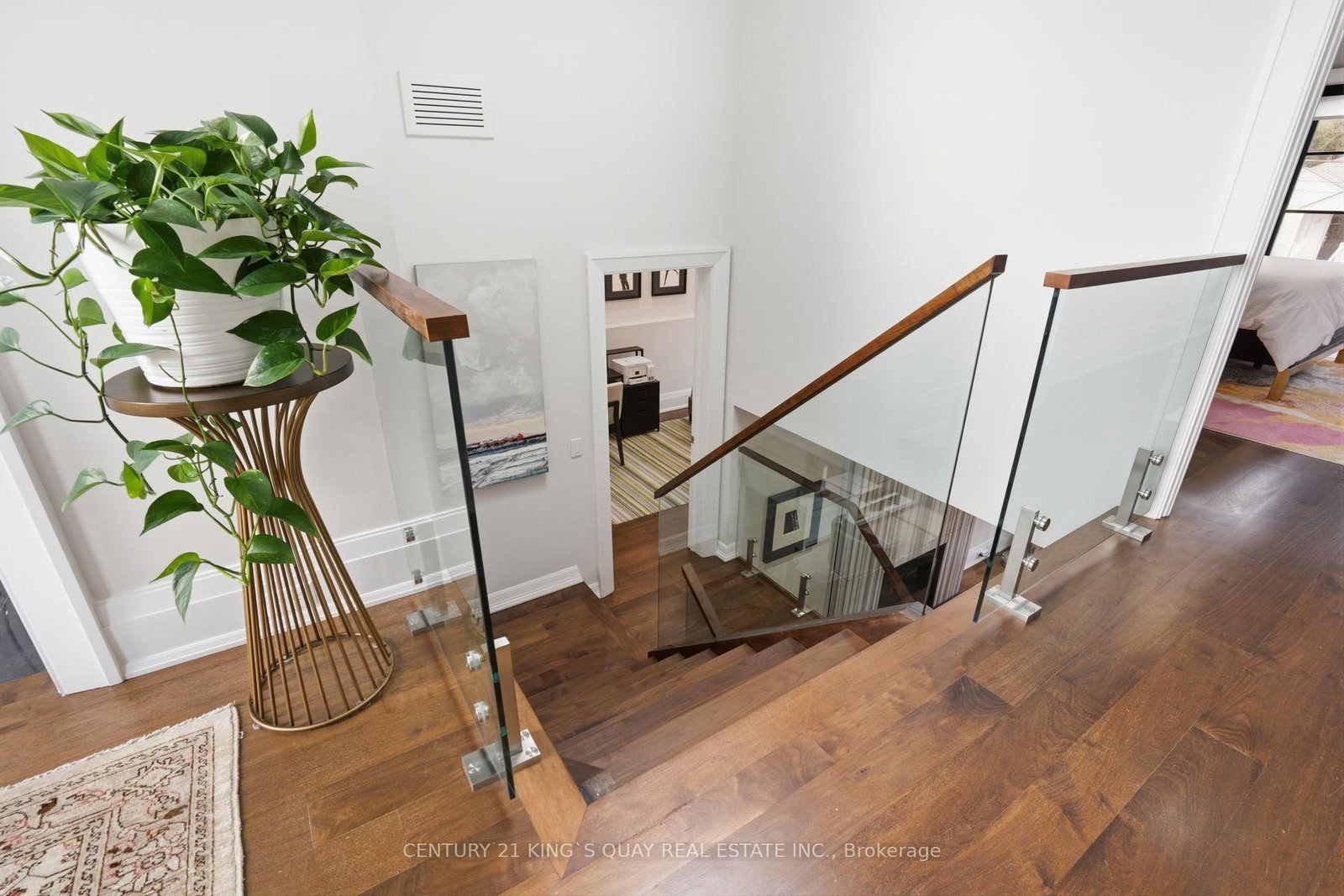 Detached House for sale at 33 Nesbitt Drive, Toronto, Ontario, M4W 2G2 - Leaside - MLS: C12960034