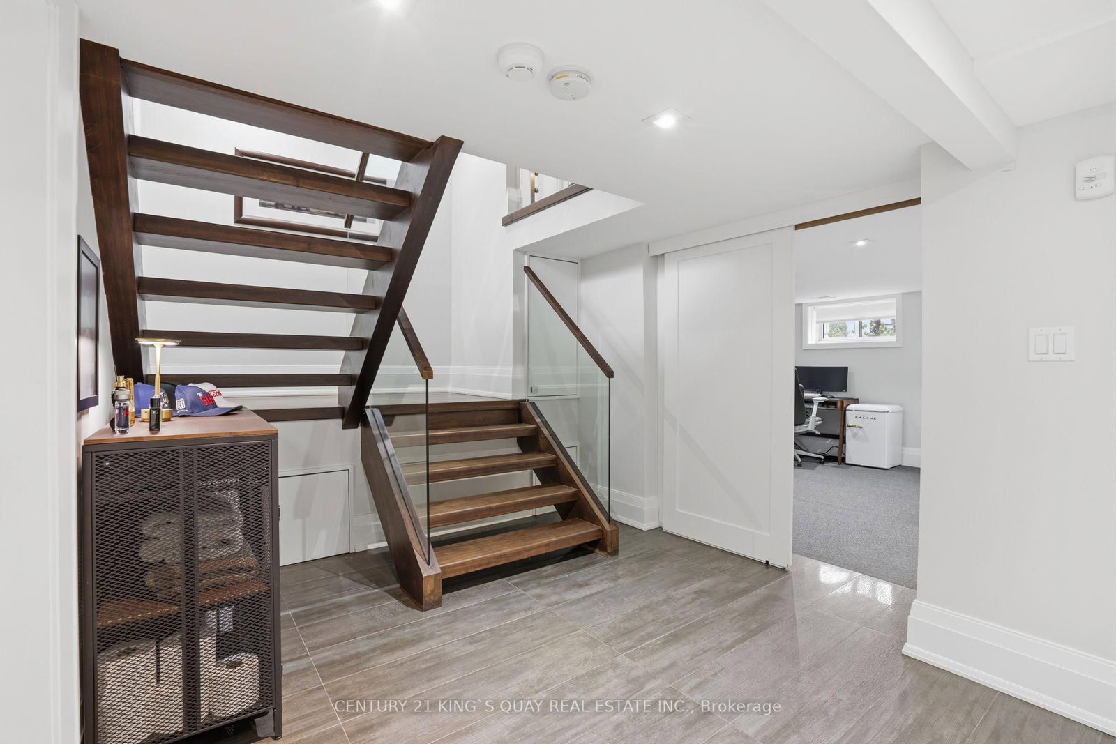 Detached House for sale at 33 Nesbitt Drive, Toronto, Ontario, M4W 2G2 - Leaside - MLS: C12960034