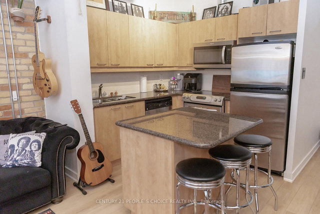 228 - 955 Queen Street W