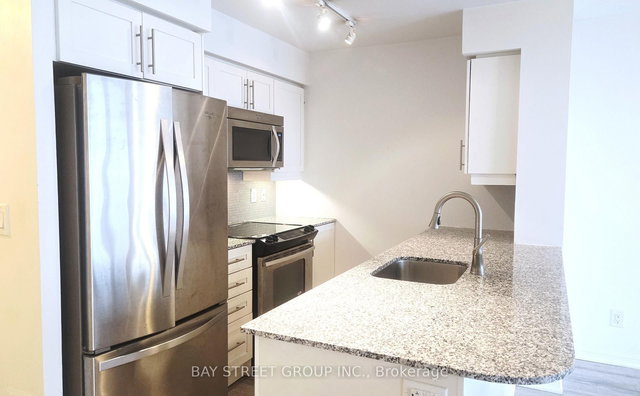 1806 - 35 Bastion Street