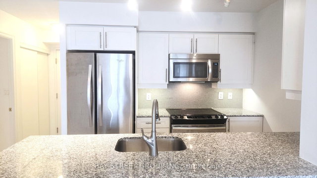 1806 - 35 Bastion Street