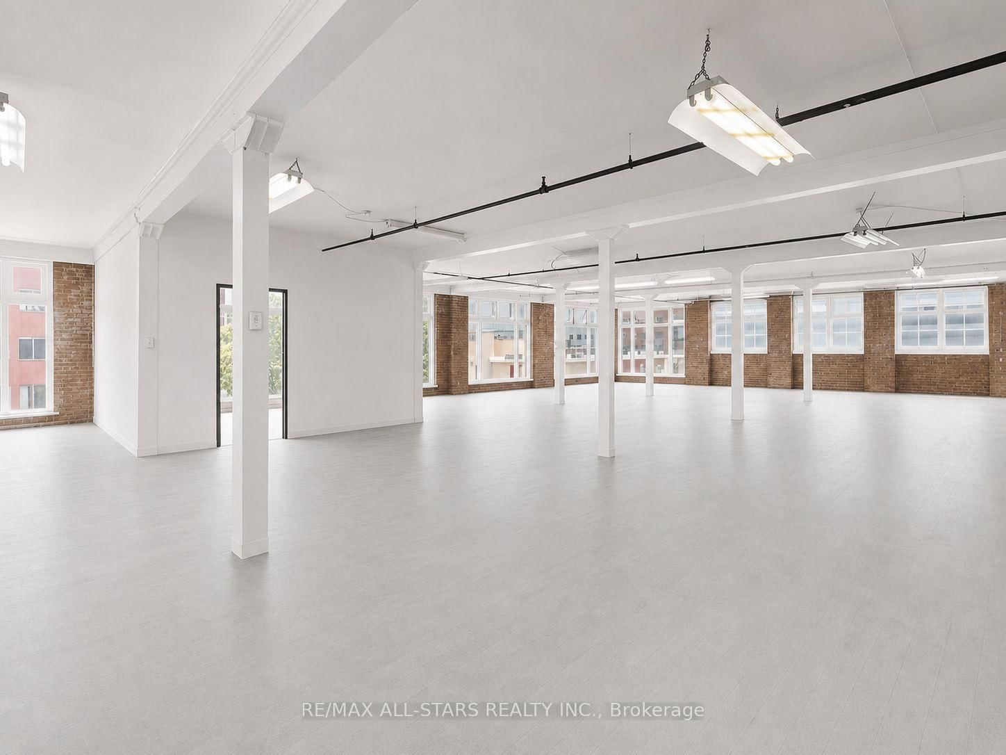 14 Mccaul Street, Unit 302
