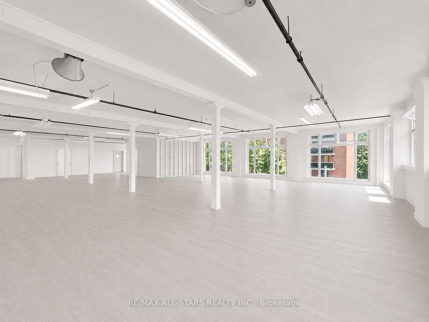 14 Mccaul Street, Unit 302