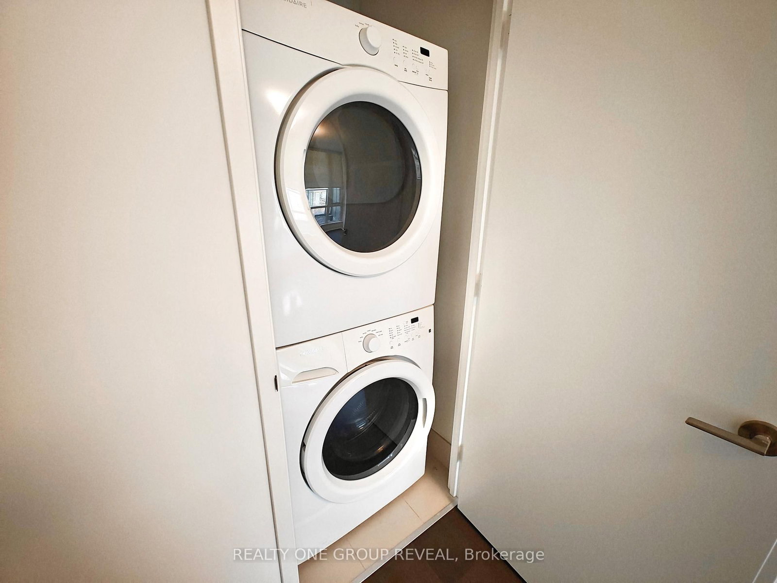 Condo for sale at 213S-455 Front Street, Toronto, Ontario, M5A 0G2 - Waterfront Communities C8 - MLS: C12960592