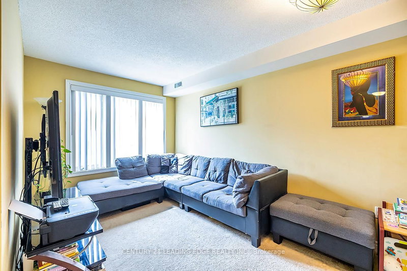 201 - 80 Aerodrome Cres, Toronto, M4G 4J1 | Image 2