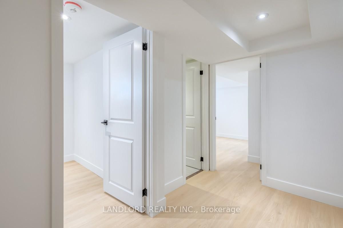 429 Brock Avenue, Unit Lower - Photo 8