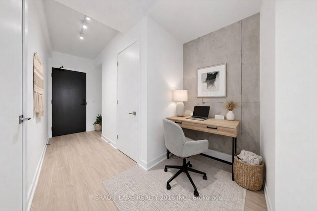 2708 - 284 King Street E