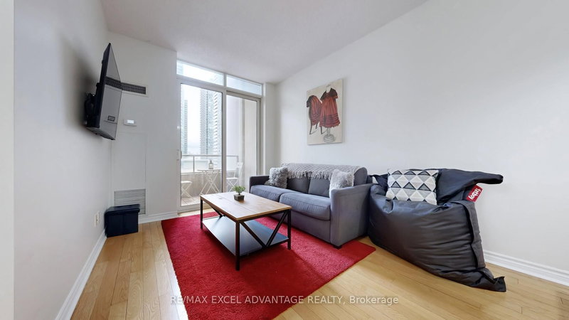 home for lease on Ph44-250 Wellington Street W