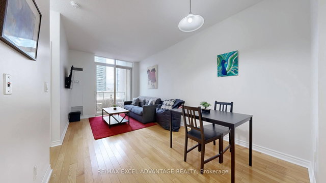 Ph44 - 250 Wellington Street W