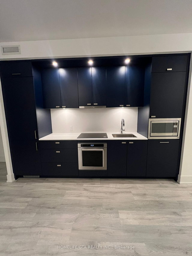 601 - 10 Inn On The Park Drive