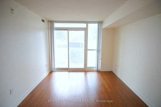 812 - 75 Queens Wharf Road