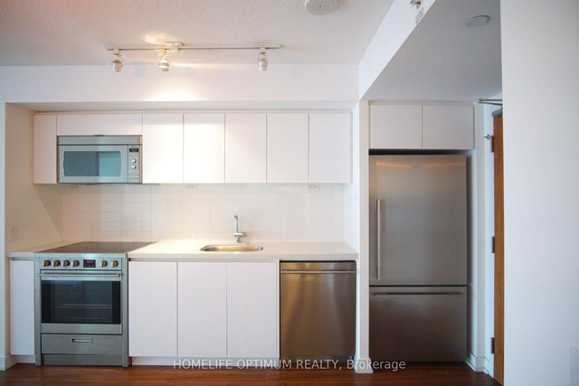 812 - 75 Queens Wharf Road