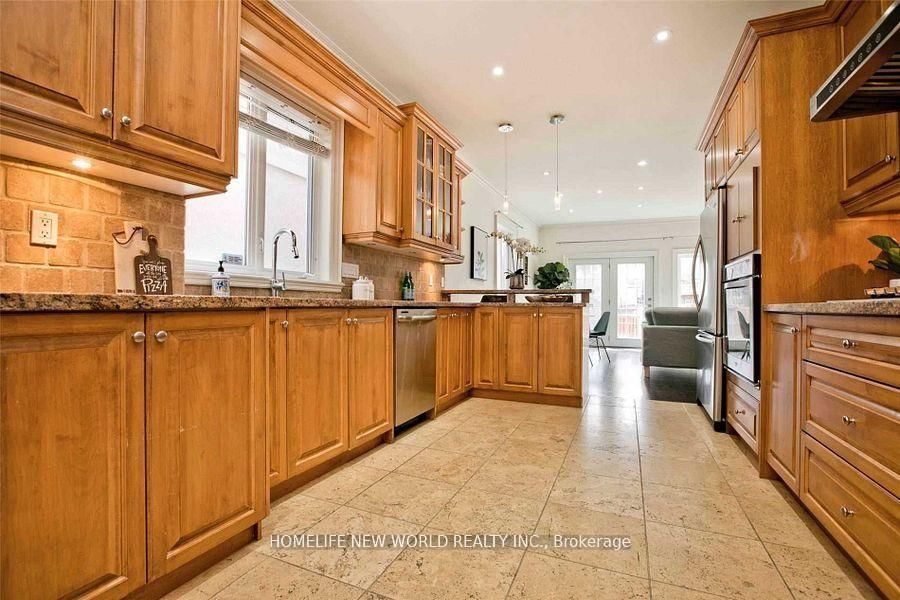 Detached House for sale at 7 Roslin Avenue, Toronto, Ontario, M4N 1Y8 - Lawrence Park North - MLS: C12962416