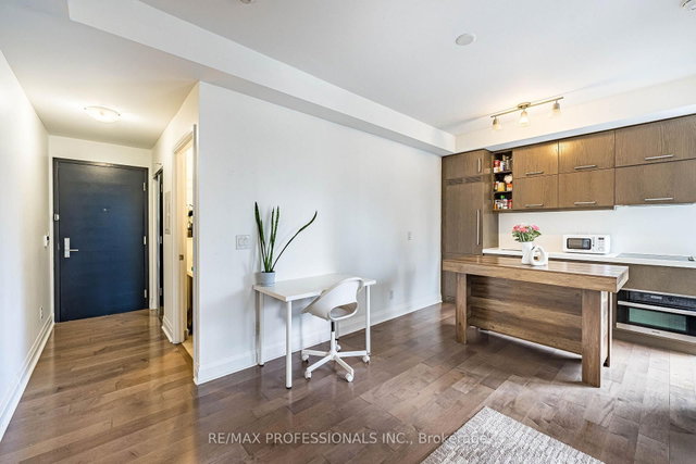 708 - 1080 Bay Street