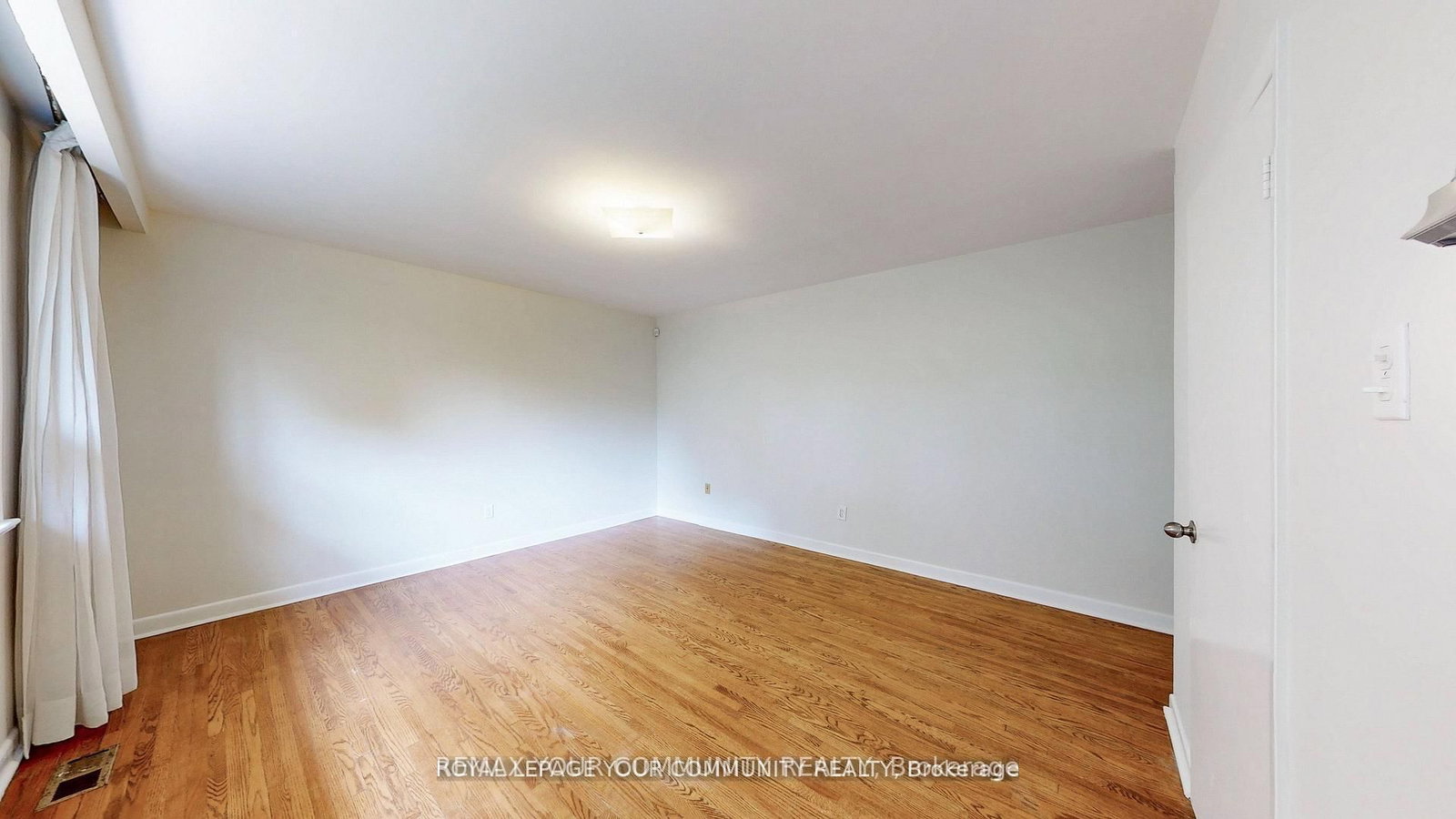 Detached House for sale at 39 Silverview Drive, Toronto, Ontario, M2M 2B5 - Newtonbrook East - MLS: C12963182