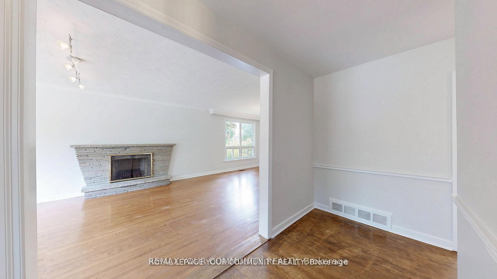 Detached House for sale at 39 Silverview Drive, Toronto, Ontario, M2M 2B5 - Newtonbrook East - MLS: C12963182