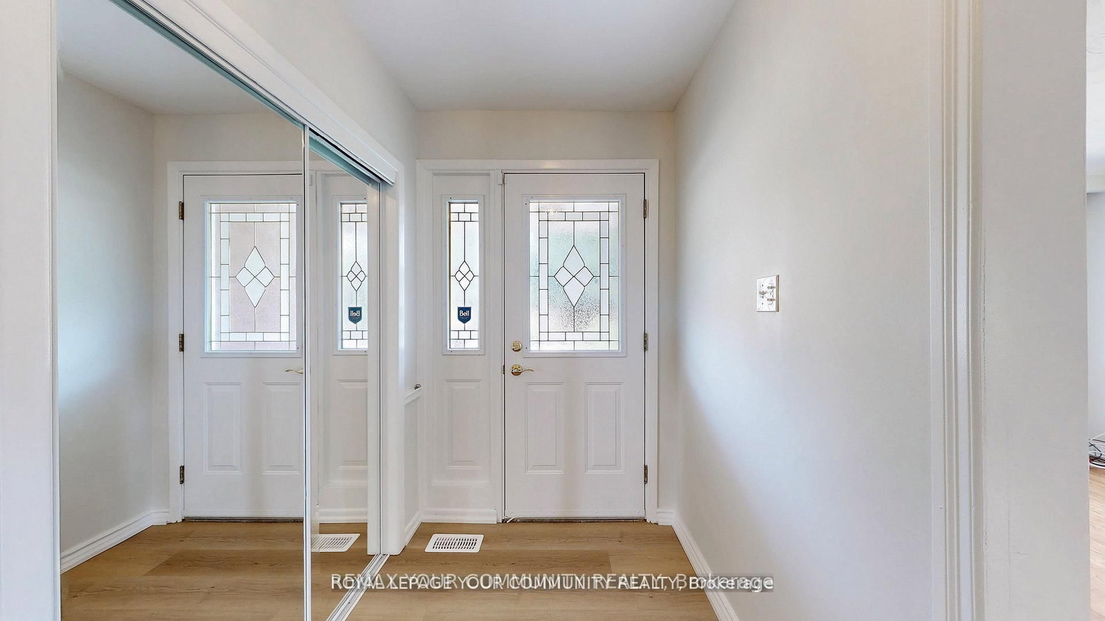 Detached House for sale at 39 Silverview Drive, Toronto, Ontario, M2M 2B5 - Newtonbrook East - MLS: C12963182