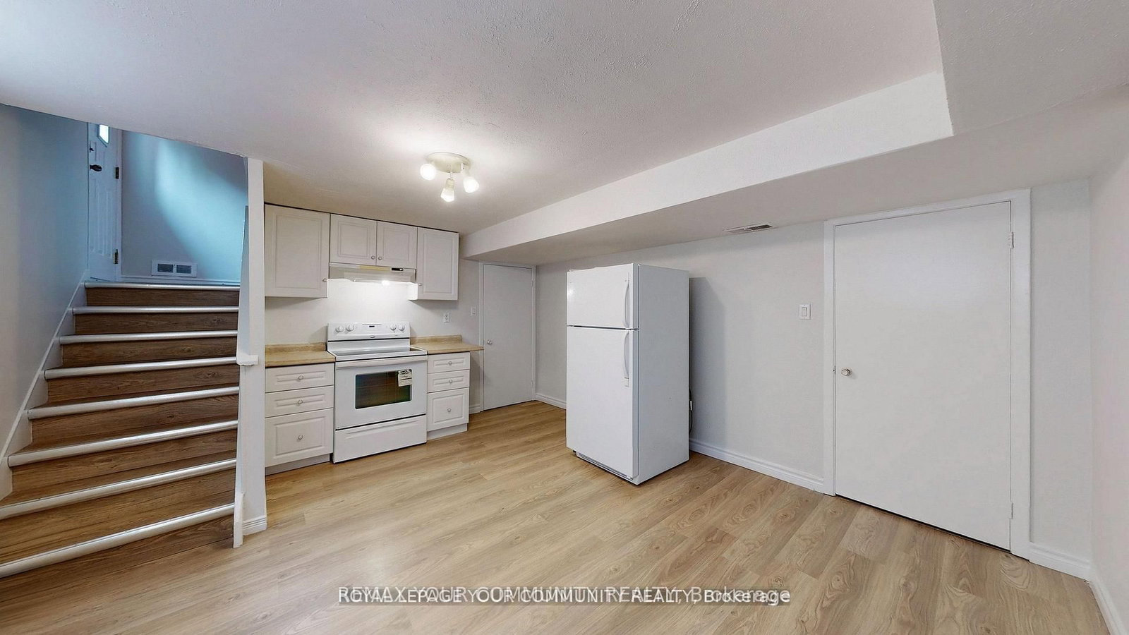 Detached House for sale at 39 Silverview Drive, Toronto, Ontario, M2M 2B5 - Newtonbrook East - MLS: C12963182