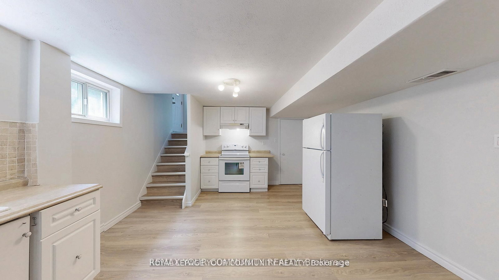 Detached House for sale at 39 Silverview Drive, Toronto, Ontario, M2M 2B5 - Newtonbrook East - MLS: C12963182