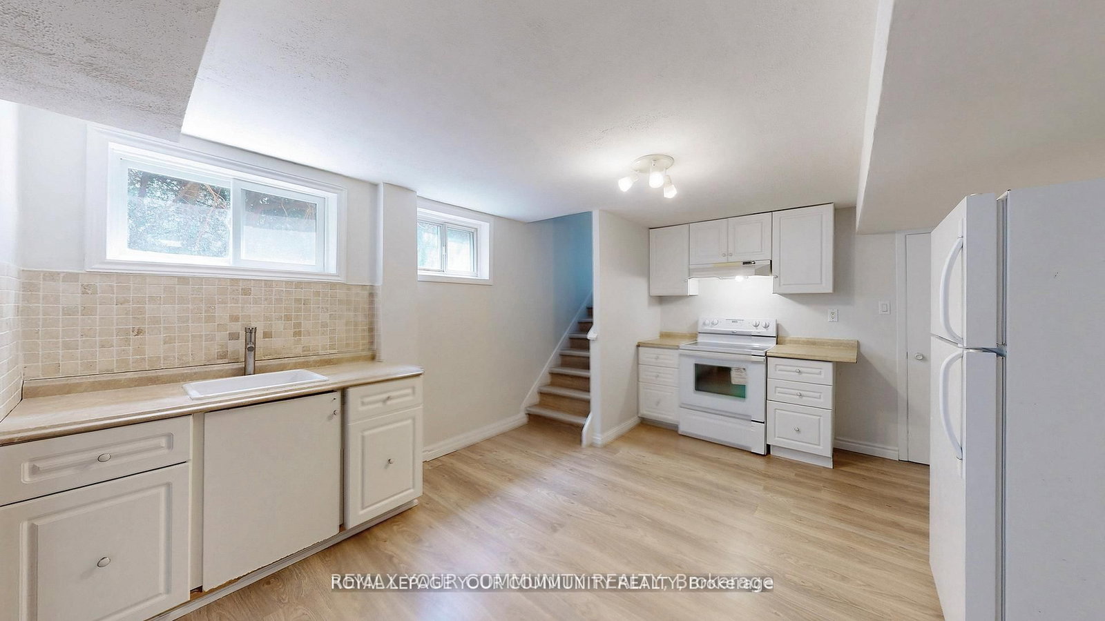 Detached House for sale at 39 Silverview Drive, Toronto, Ontario, M2M 2B5 - Newtonbrook East - MLS: C12963182