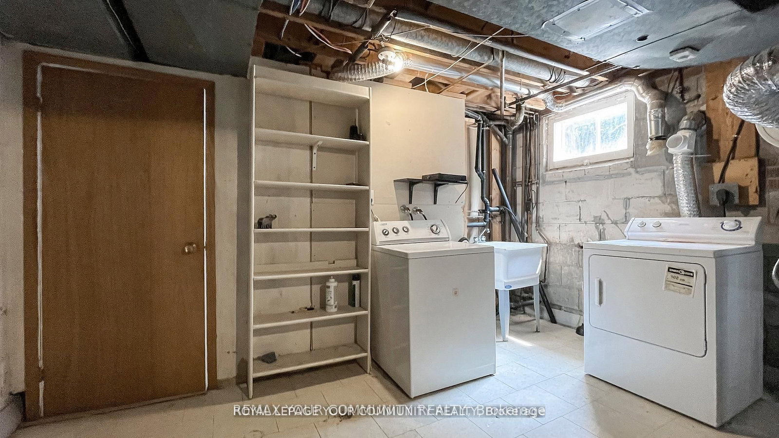 Detached House for sale at 39 Silverview Drive, Toronto, Ontario, M2M 2B5 - Newtonbrook East - MLS: C12963182