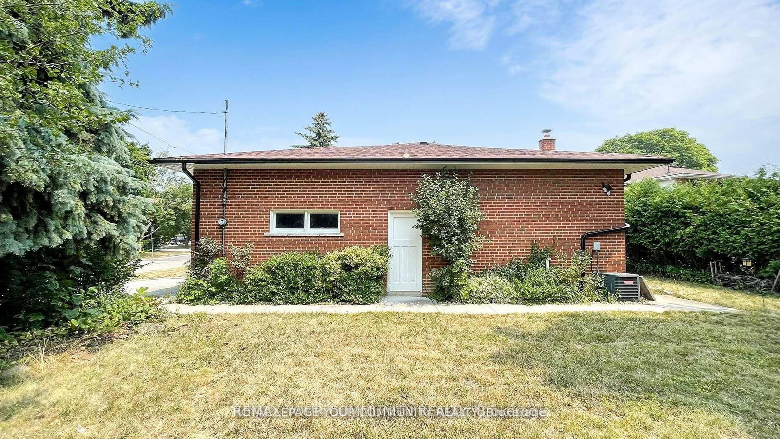 Detached House for sale at 39 Silverview Drive, Toronto, Ontario, M2M 2B5 - Newtonbrook East - MLS: C12963182