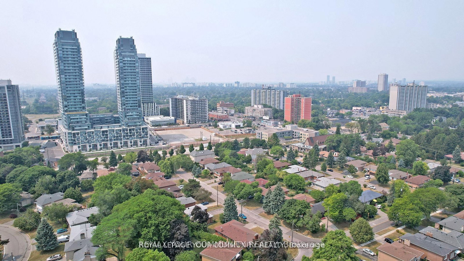 Detached House for sale at 39 Silverview Drive, Toronto, Ontario, M2M 2B5 - Newtonbrook East - MLS: C12963182